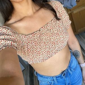 Brandy Melville floral crop top 🌻